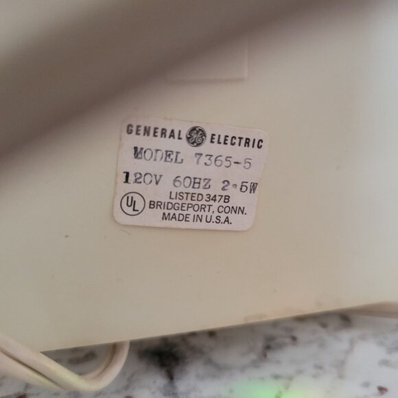 Vintage GE General Electric Model 7365-5 Alarm Clock With Lighted Dial 120V Beig - Picture 4 of 5